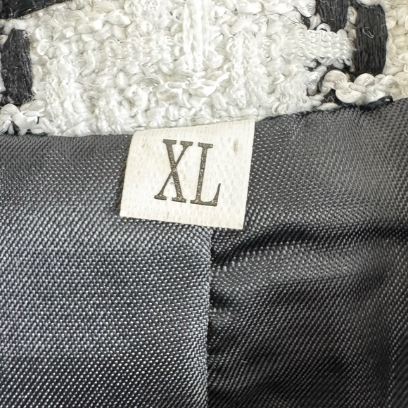 Classic Black and White Tweed Plaid Blazer - Picture 5 of 7